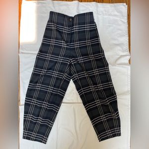 Aritzia plaid trousers that are high waisted and a cropped length in size small
